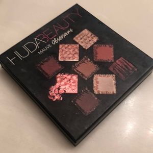 Huda beauty mauve obsessions eyeshadow palette